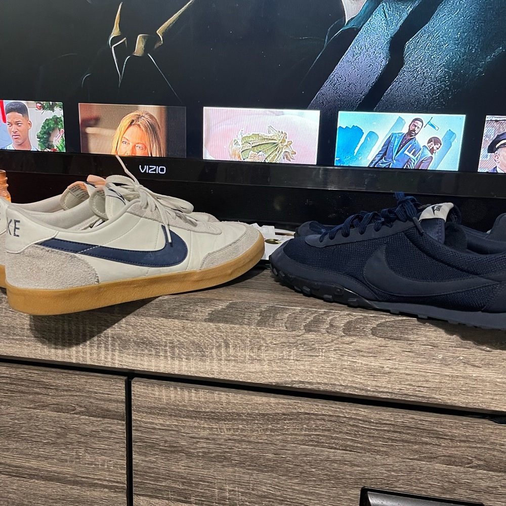 2 pair of nikes